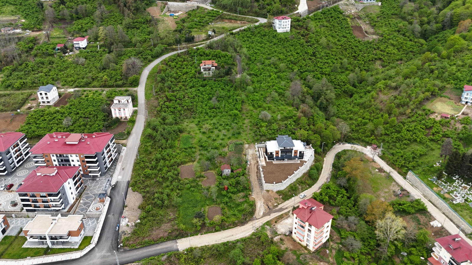 MABEL'DEN ADACIK MAHALLESİ DENİZ MANZARALI FIRSAT SATILIK ARSA
